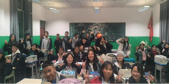 青春筑夢傳薪火，歲月留香育棟梁——21級地理科學(xué)2班王靈藝教學(xué)演示用品賞析